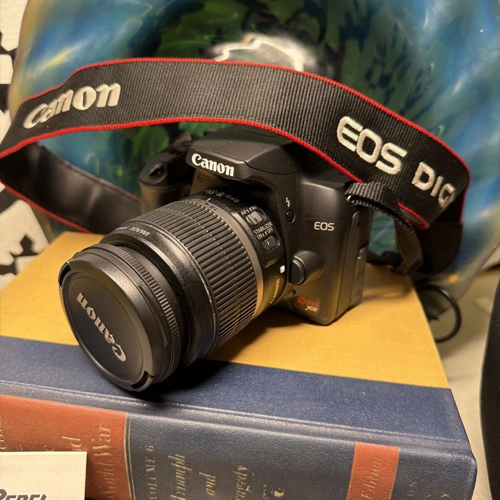 Canon EOS Rebel XS Camera, 18-55mm Travel Case, SD Card, Battery, WORKS TESTED